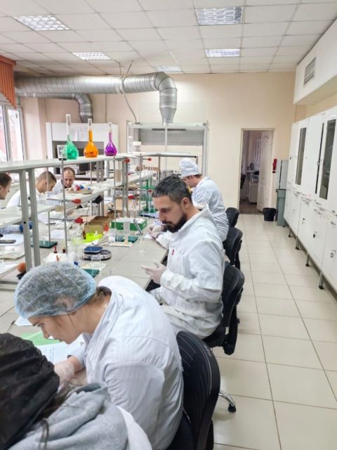 Фото-репортаж: Стажеры-аппаратчики НЗМУ изучают практику в Кингисеппе