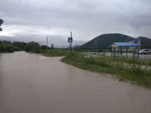 Фото-репортаж: Циклон затопил посёлок в Приморье - фото