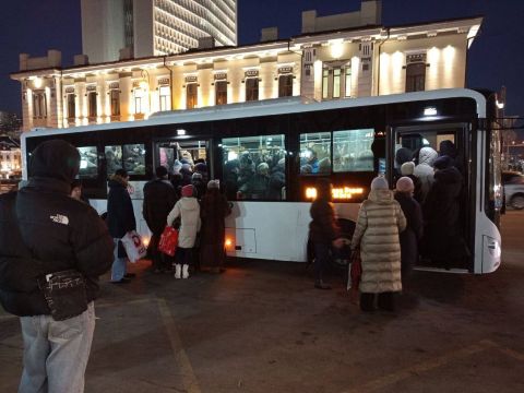 Фото-репортаж: Два автобуса в час: хроники транспортного коллапса на Эгершельде