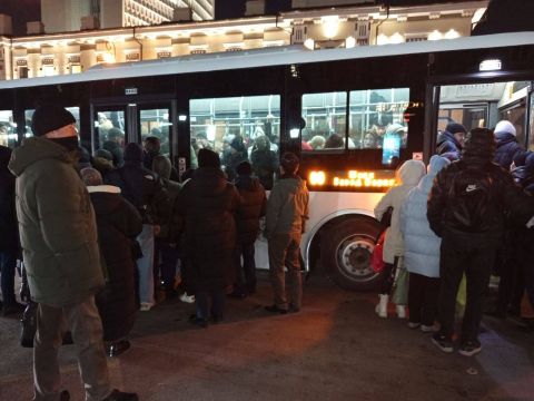 Фото-репортаж: Два автобуса в час: хроники транспортного коллапса на Эгершельде