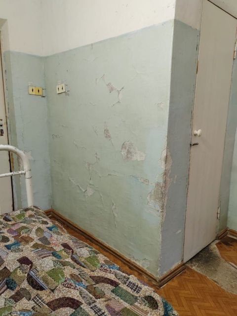 Фото-репортаж: "Это 21 век?": пациенты приморской больницы лечатся в предаварийных условиях