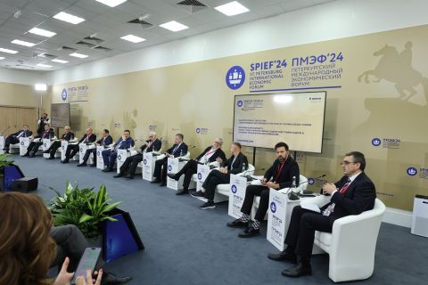 Фото-репортаж: Бизнес займётся подготовкой специалистов по дефицитным направлениям