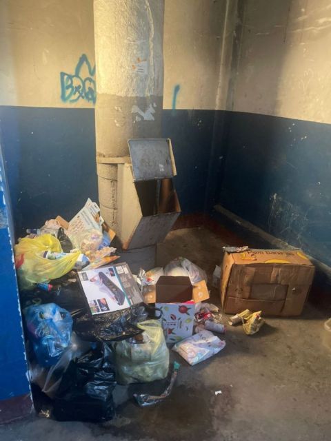 Фото-репортаж: Крысы, мусор, вонь и нехорошие соседи: "гостинка" во Владивостоке застряла в коммунальном аду