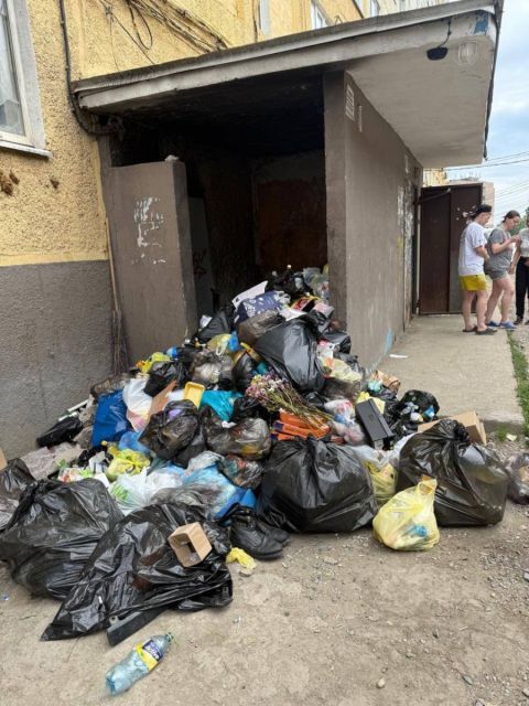 Фото-репортаж: Крысы, мусор, вонь и нехорошие соседи: "гостинка" во Владивостоке застряла в коммунальном аду