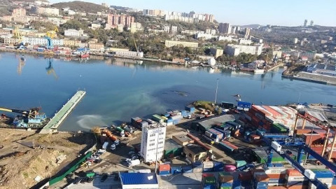 Фото-репортаж: Загрязнение воды наблюдается в бухте Золотой Рог