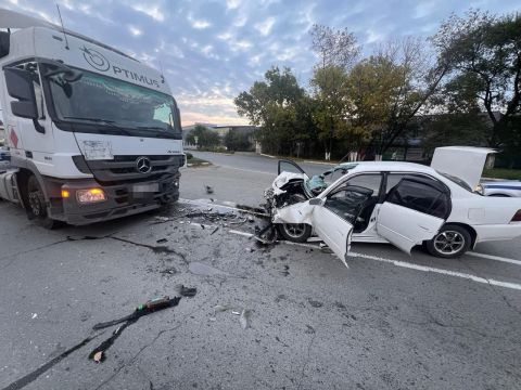 Фото-репортаж: Смертельное ДТП с легковушкой и грузовиком расследуют в Находке