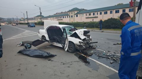 Фото-репортаж: Смертельное ДТП с легковушкой и грузовиком расследуют в Находке