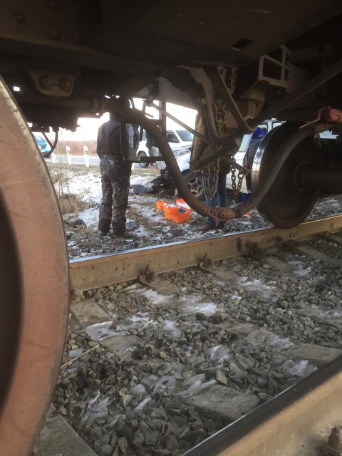 Фото-репортаж: Автомобиль попал под поезд в Приморье