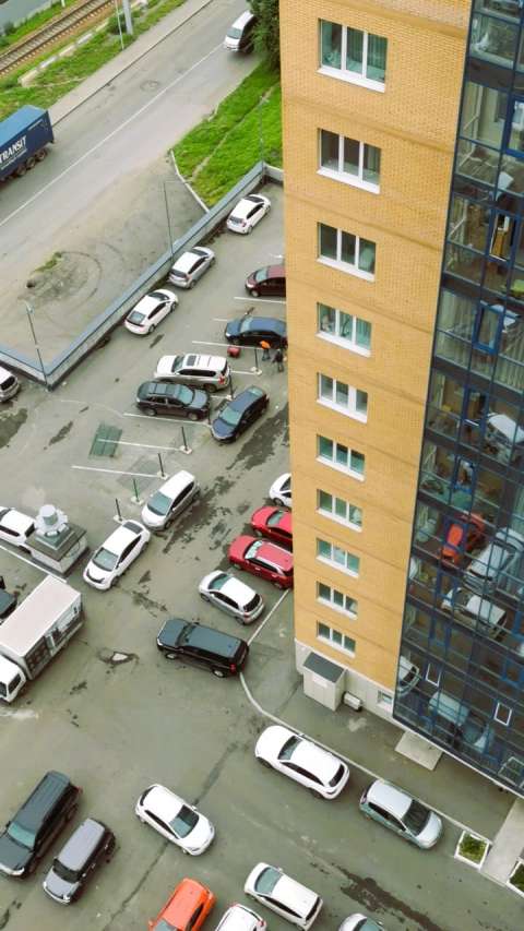 Фото-репортаж: Полиция возбудила дело из-за спорной парковки ЖК «Золотой рог»