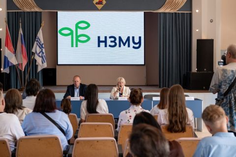 18 первокурсников НГГПК заключили целевые договоры с НЗМУ