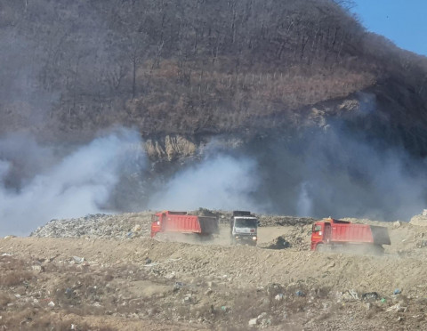 Фото-репортаж: На мусорном полигоне во Владивостоке произошёл пожар