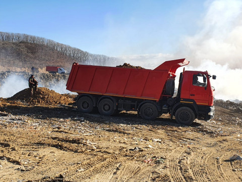 Фото-репортаж: На мусорном полигоне во Владивостоке произошёл пожар