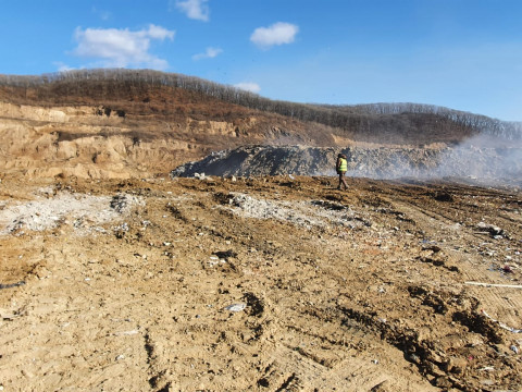 Фото-репортаж: На мусорном полигоне во Владивостоке произошёл пожар
