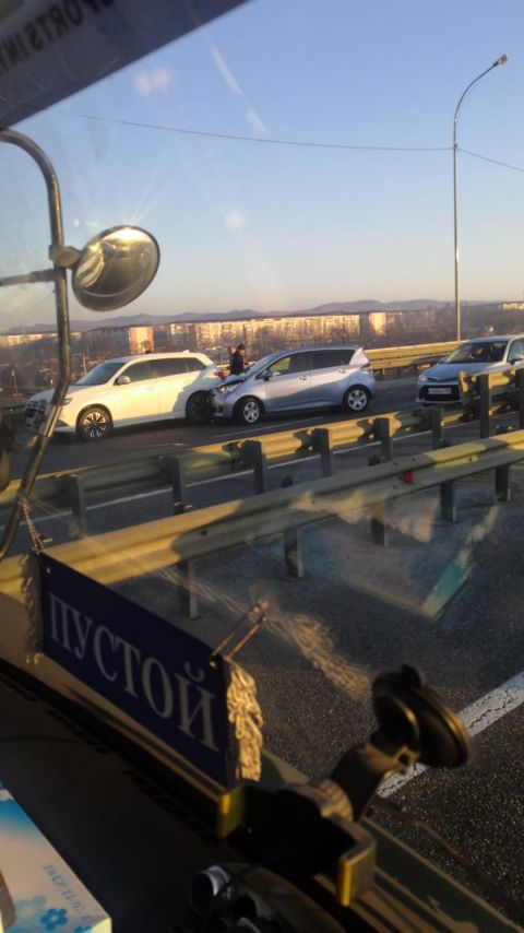 Фото-репортаж: Первые заморозки после дождя сковали приморские дороги