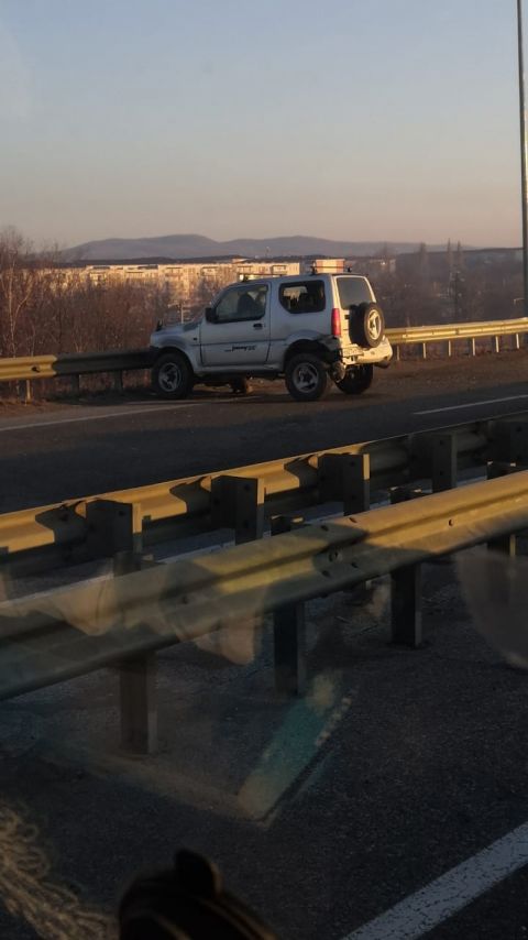 Фото-репортаж: Первые заморозки после дождя сковали приморские дороги