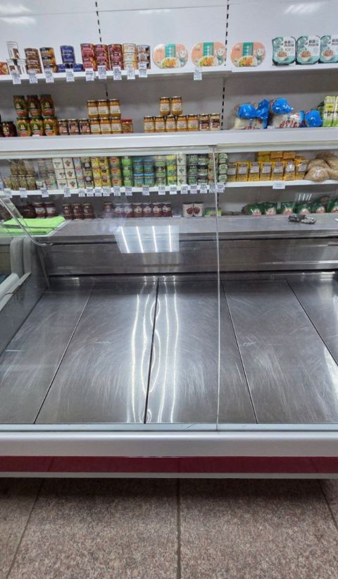 Фото-репортаж: "Магазины с низкой социальной ответственностью" мешают Чукотке протрезветь