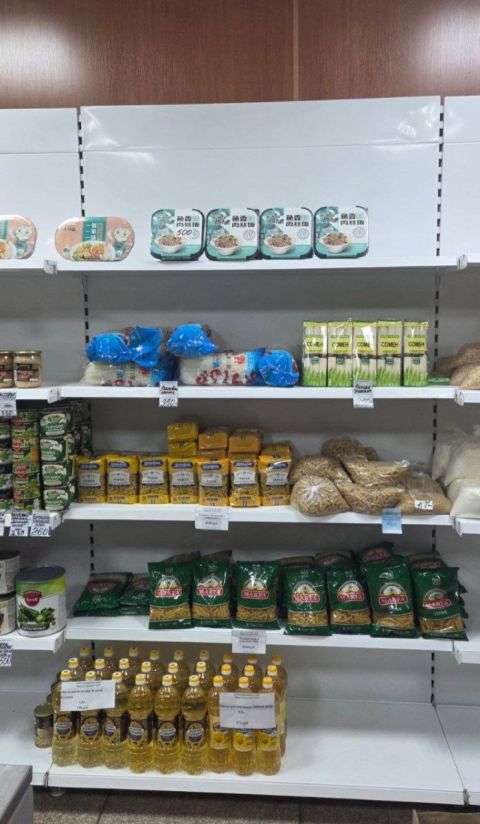 Фото-репортаж: "Магазины с низкой социальной ответственностью" мешают Чукотке протрезветь