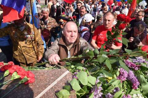 Фото-репортаж: «Зеленский, смотри»: Бессмертный полк прошел в освобожденных городах