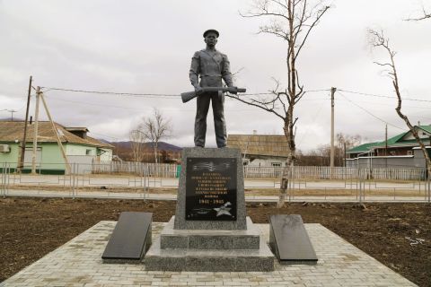 Фото-репортаж: «Нет в России семьи такой…»: мемориалы ВОВ в Приморье - фоторепортаж