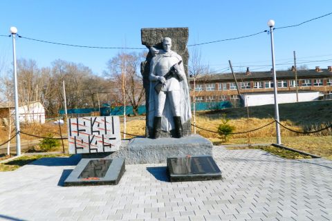 Фото-репортаж: «Нет в России семьи такой…»: мемориалы ВОВ в Приморье - фоторепортаж