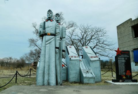 Фото-репортаж: «Нет в России семьи такой…»: мемориалы ВОВ в Приморье - фоторепортаж