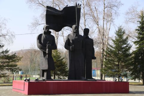 Фото-репортаж: «Нет в России семьи такой…»: мемориалы ВОВ в Приморье - фоторепортаж