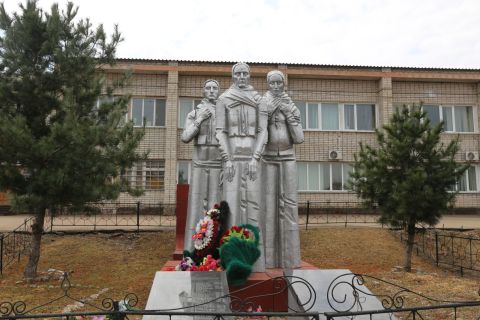 Фото-репортаж: «Нет в России семьи такой…»: мемориалы ВОВ в Приморье - фоторепортаж