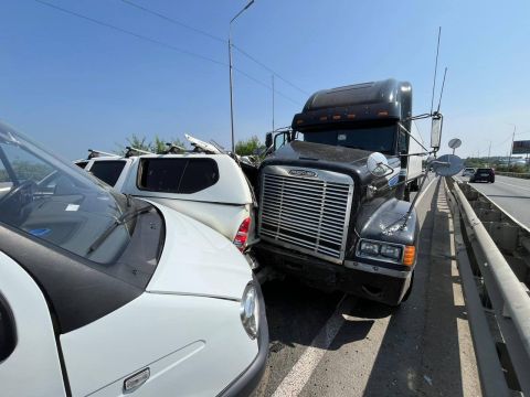 Фото-репортаж: Массовое ДТП заблокировало Аэропортовскую трассу в Приморье (ОБНОВЛЕНО В 13:57)