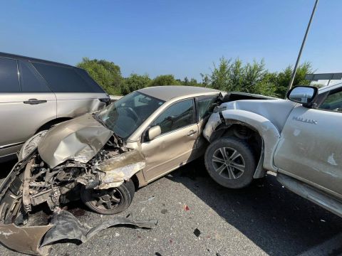 Фото-репортаж: Массовое ДТП заблокировало Аэропортовскую трассу в Приморье (ОБНОВЛЕНО В 13:57)