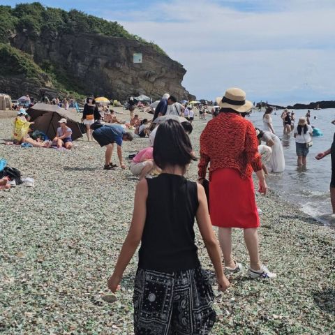 Фото-репортаж: Интуристы разоряют один из красивейших пляжей Владивостока