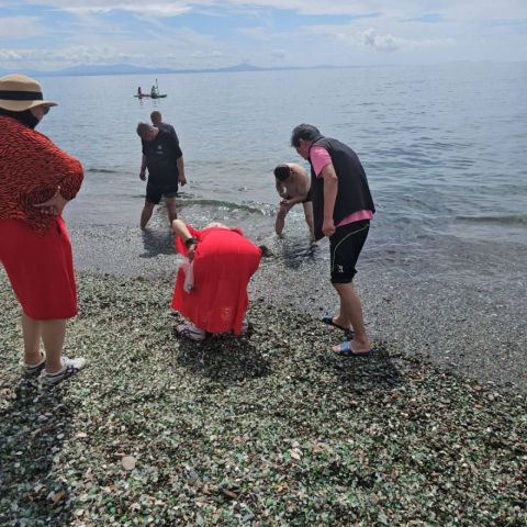 Фото-репортаж: Интуристы разоряют один из красивейших пляжей Владивостока