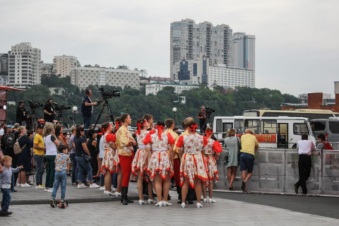 Фото-репортаж: Два фестиваля собрали творческие коллективы двух федеральных округов (фоторепортаж)