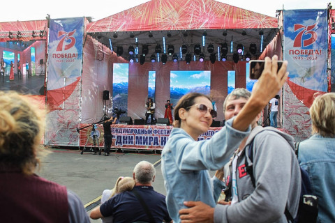 Фото-репортаж: Два фестиваля собрали творческие коллективы двух федеральных округов (фоторепортаж)