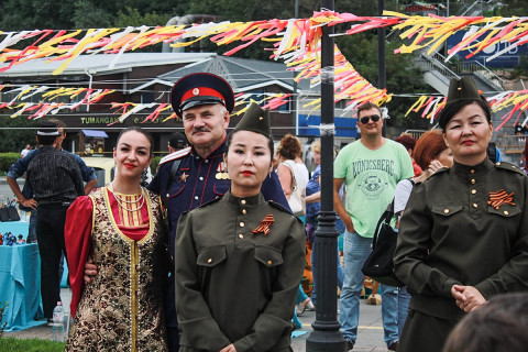 Фото-репортаж: Два фестиваля собрали творческие коллективы двух федеральных округов (фоторепортаж)