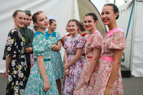 Фото-репортаж: Два фестиваля собрали творческие коллективы двух федеральных округов (фоторепортаж)