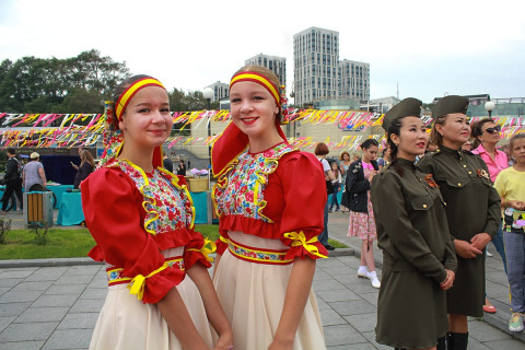 Фото-репортаж: Два фестиваля собрали творческие коллективы двух федеральных округов (фоторепортаж)