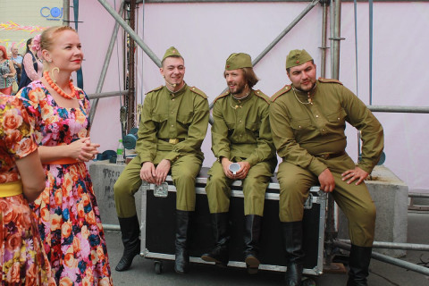 Фото-репортаж: Два фестиваля собрали творческие коллективы двух федеральных округов (фоторепортаж)