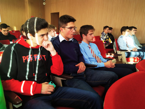 Фото-репортаж: Студенты Владивостока вспомнили о правилах поведения на дороге