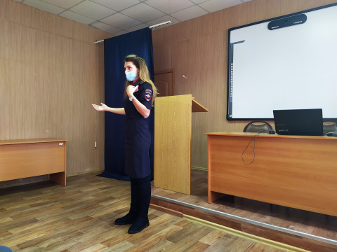 Фото-репортаж: Студенты Владивостока вспомнили о правилах поведения на дороге