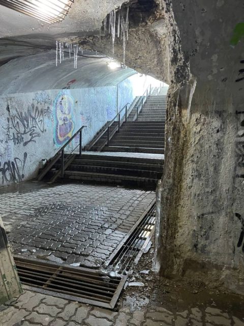 Фото-репортаж: Подземный переход, заливаемый фекалиями, ремонтировать во Владивостоке не планируют