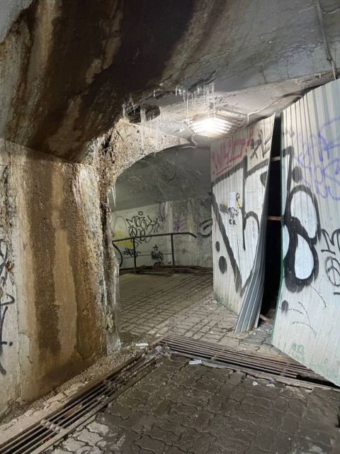 Фото-репортаж: Подземный переход, заливаемый фекалиями, ремонтировать во Владивостоке не планируют