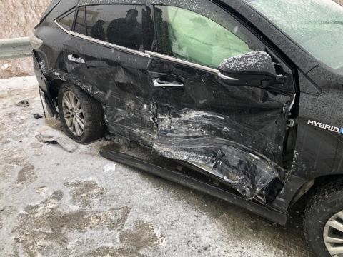 Фото-репортаж: Автомобили бьются на заснеженных дорогах Приморья