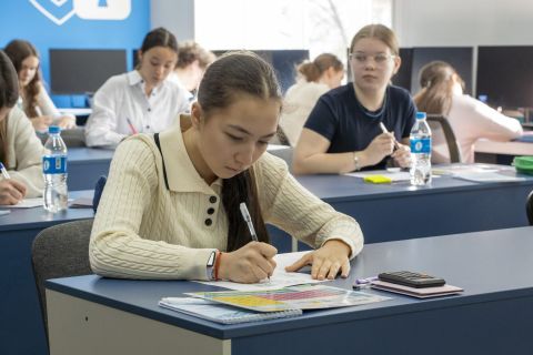 Фото-репортаж: В Находке прошел теоретический этап Всероссийской олимпиады по химии