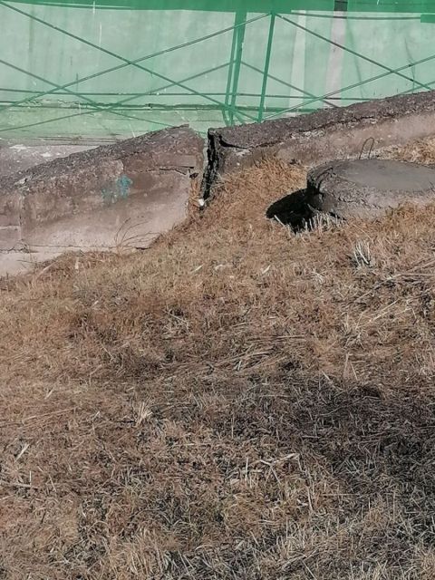 Фото-репортаж: Аварийные подпорные стены на школьной территории беспокоят владивостокцев