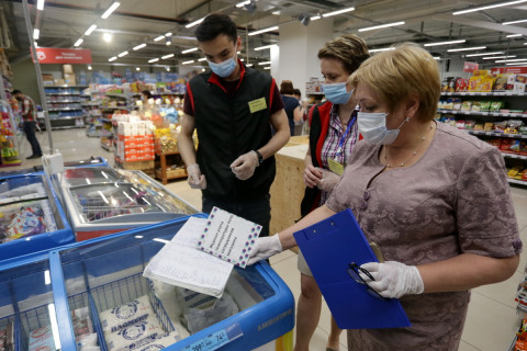 Фото-репортаж: Административные комиссии проводят рейды по торговым точкам Приморья