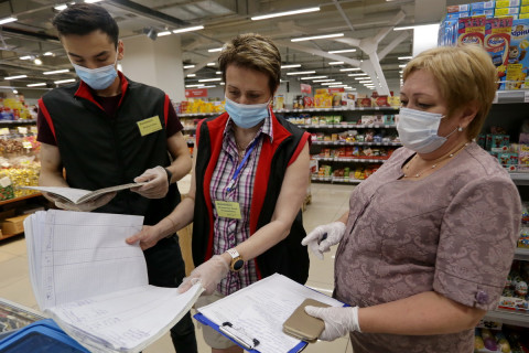 Фото-репортаж: Административные комиссии проводят рейды по торговым точкам Приморья