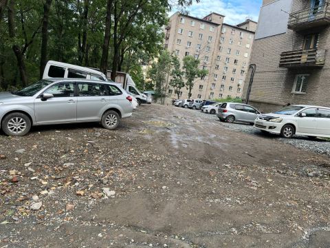 Фото-репортаж: Прокуратура Владивостока требует у мэрии ремонта более 20 улиц