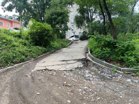 Фото-репортаж: Прокуратура Владивостока требует у мэрии ремонта более 20 улиц