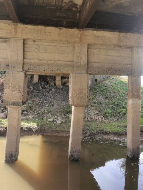 Фото-репортаж: Большегрузы добивают аварийный мост в Приморье