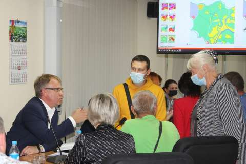 Фото-репортаж: Большой Камень объявил войну «новому» мэру